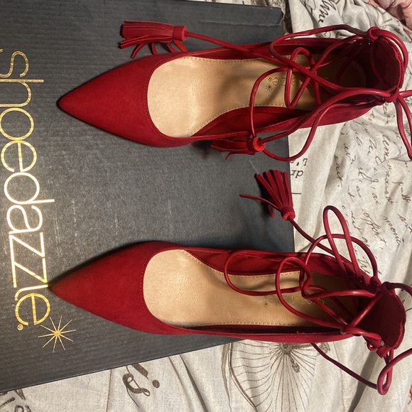 Red suede heels 2 to 3 inches lace up They were never worn - Picture 2 of 2